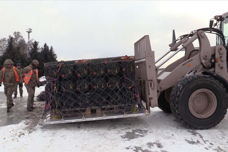 İngiltere'den gönderilen antitank savunma sistemleri Ukrayna'ya ulaştı