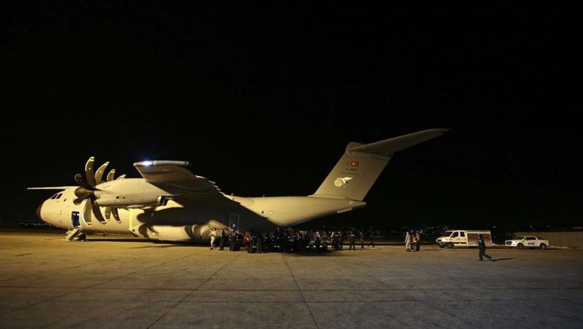 Deprem yardımları askeri kargo uçaklarıyla bölgeye gönderiliyor