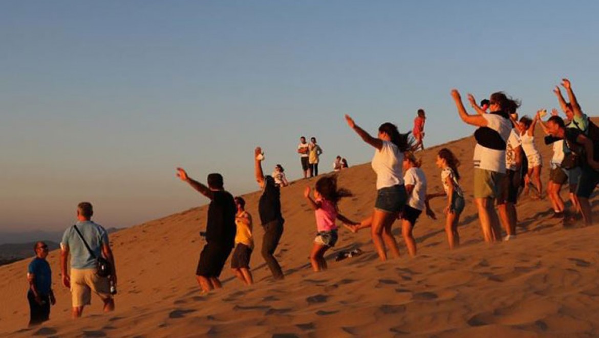 Patara'nın kum tepeleri turistlere çöl deneyimi yaşatıyor