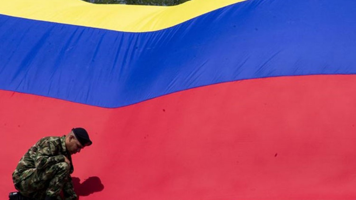 Kolombiya'da 2 bombalı araçla askeri tabura yönelik saldırı