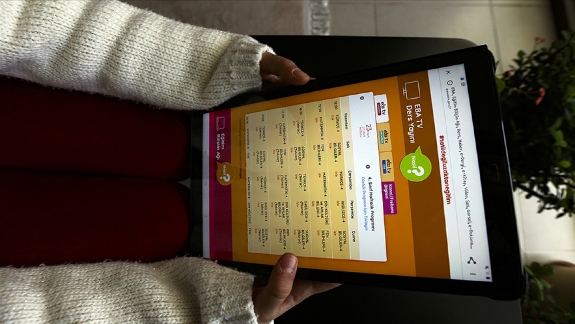 Milli Eğitim Bakanı Selçuk, 42 bin 873 öğrenciye daha tablet bilgisayar yolladıklarını açıkladı