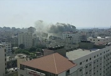İsrail, abluka altındaki Gazze Şeridi'ni vurduğunu açıkladı