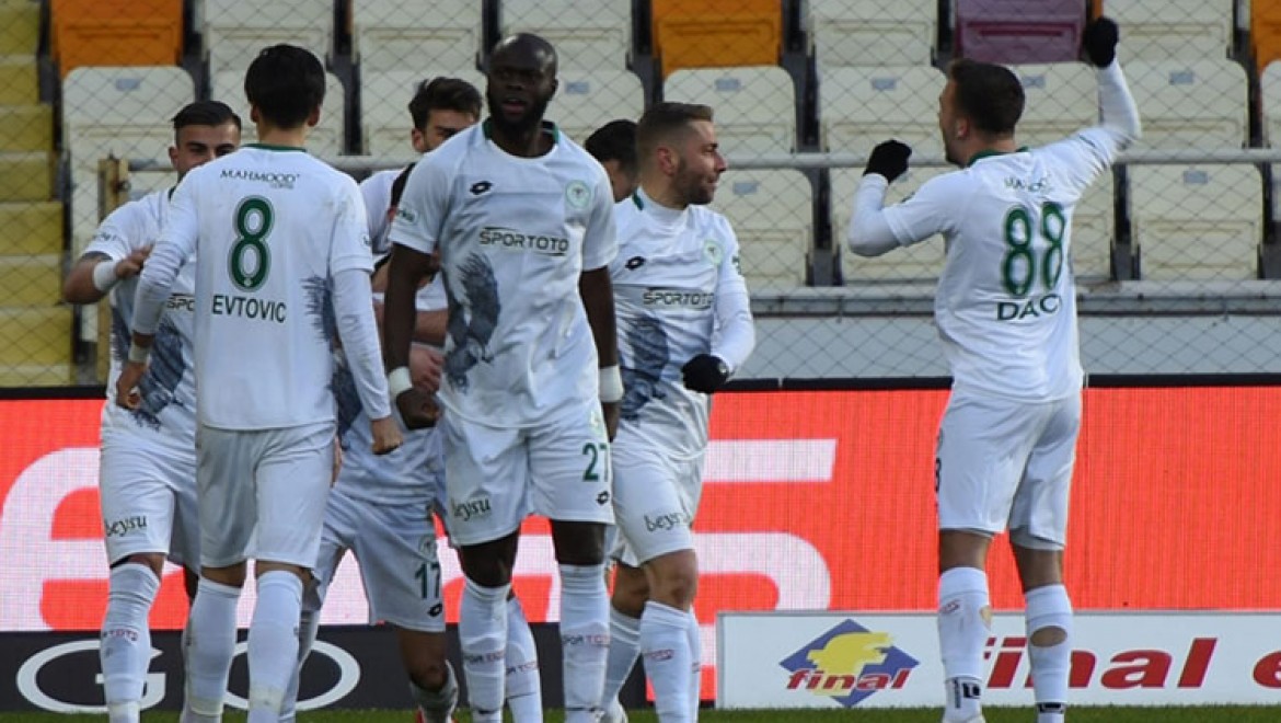 Konyaspor galibiyeti ikinci yarıda attığı gollerle aldı