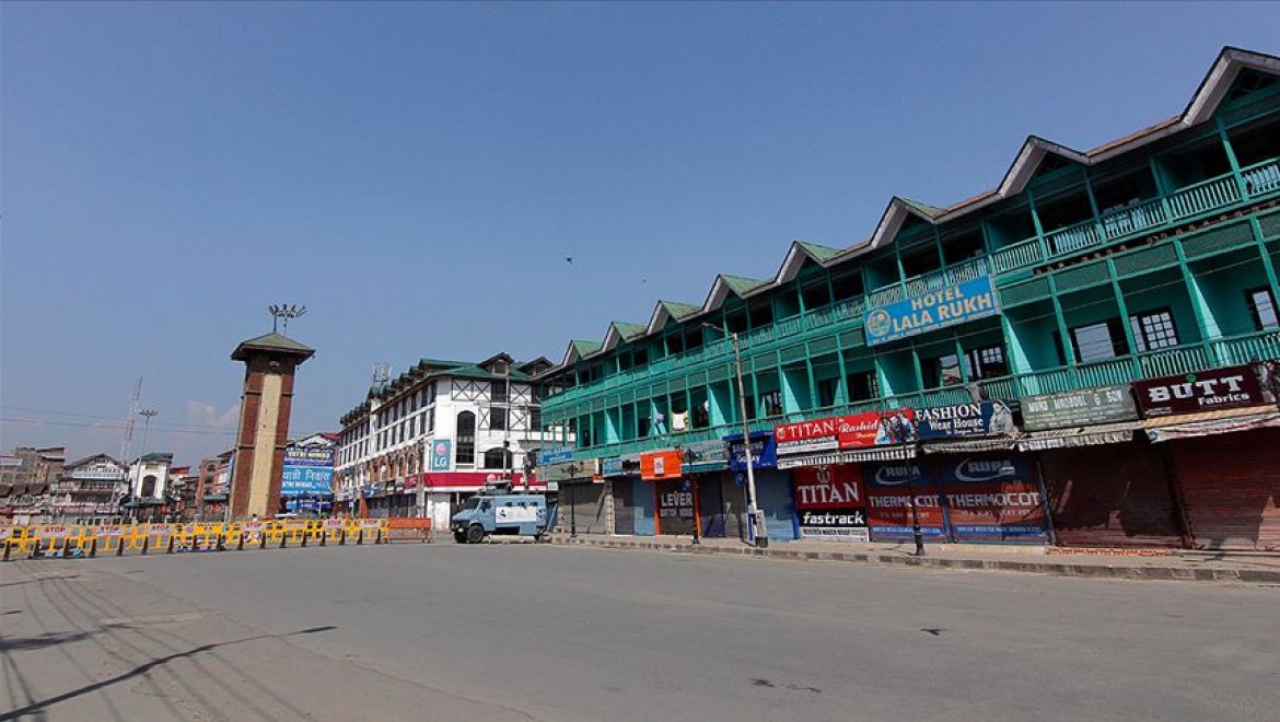 Hindistan Cammu Keşmir'de ikamet etmeyen vatandaşlarına toprak satışının önünü açtı