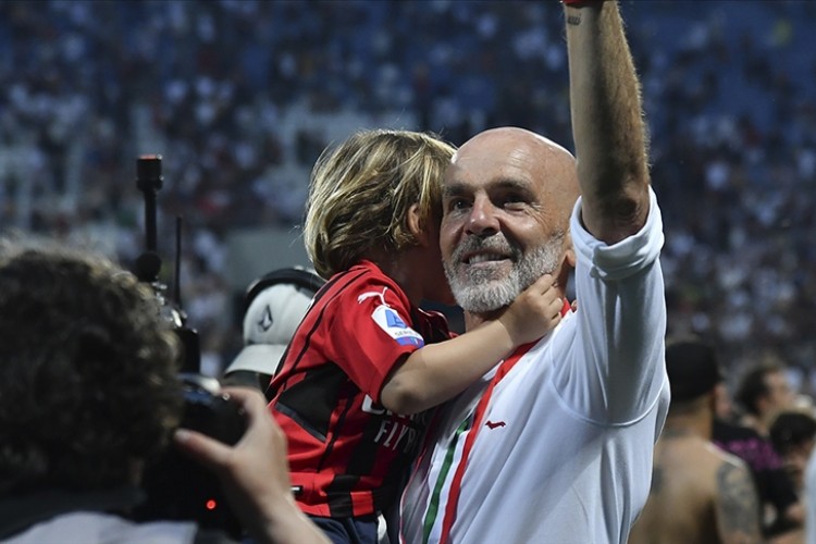 Milan Teknik Direktörü Pioli'nin şampiyonluk madalyası bulundu