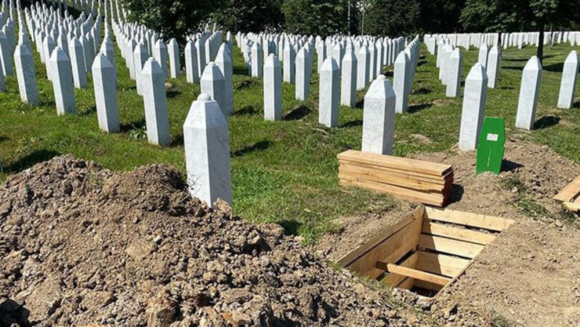 AB: Srebrenitsa Soykırımı, Avrupa'nın kalbinde açık yaramız olmaya devam ediyor