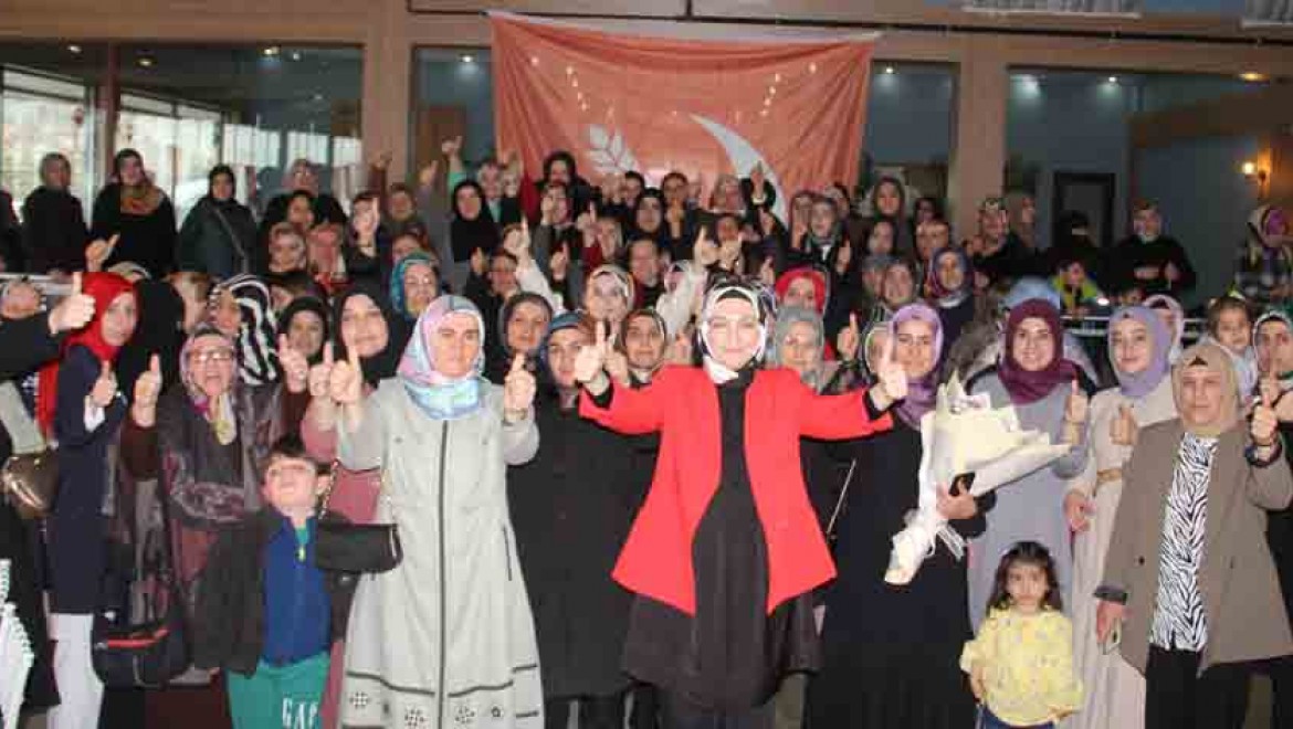 Fatma Kurtuluş, yüzlerce kadın ile seçim beyannamesini açıkladı