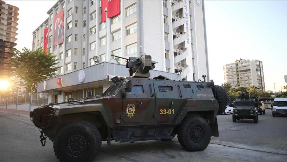Mersin'deki polisevine terör saldırısıyla ilgili yakalanan 13 zanlı adliyede