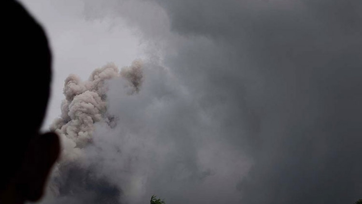 Merapi Yanardağı'nda son 24 saatte 52 patlama