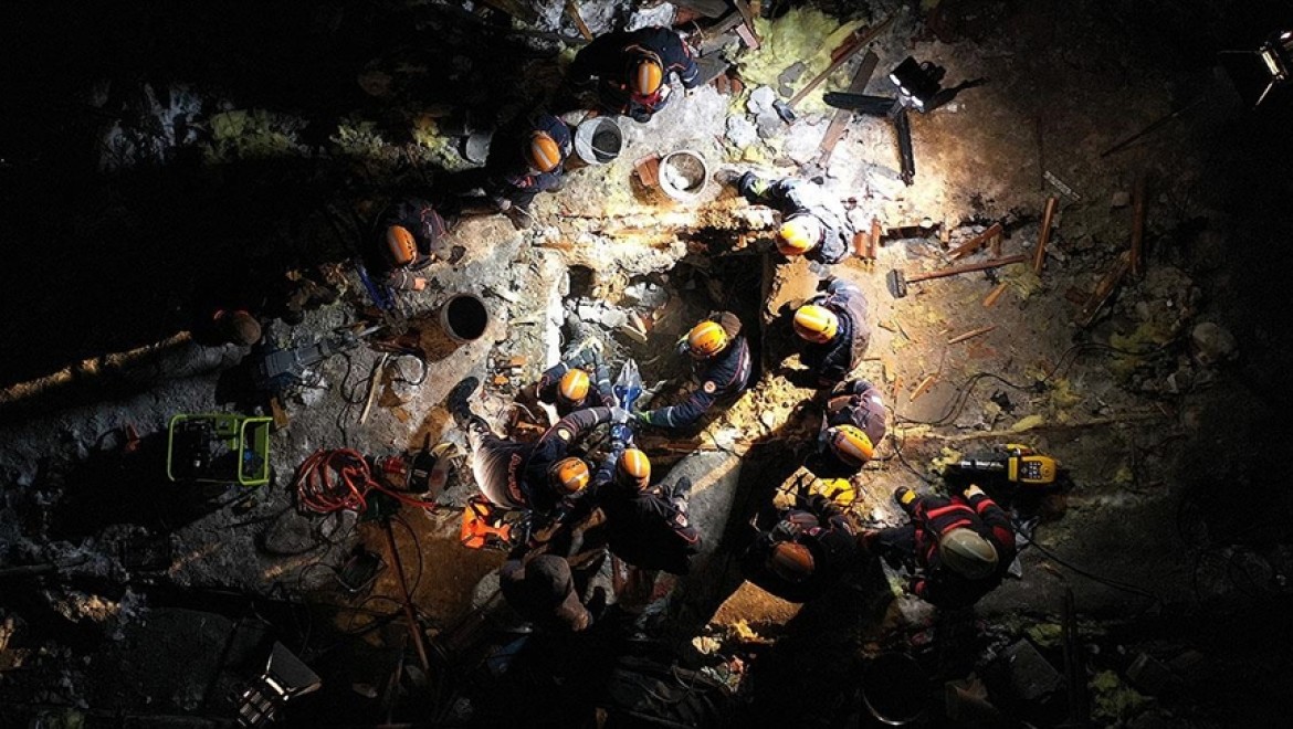 Kahramanmaraş merkezli depremlerde 2 bin 379 kişi hayatını kaybetti, 7 bin 840 kişi sağ kurtarıldı