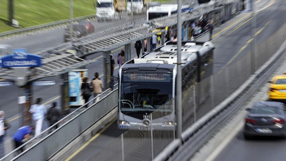 Salgın korkusu İstanbul'da toplu taşıma kullanımını yarı yarıya düşürdü