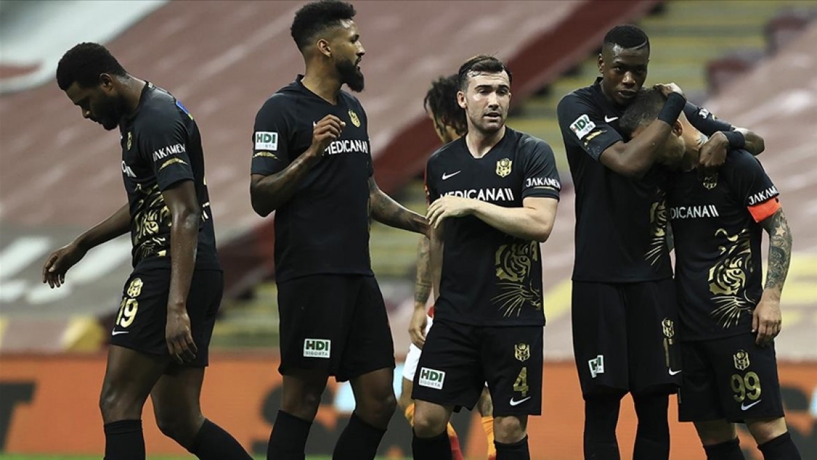 Yeni Malatyaspor'da Süper Lig'de kalmanın mutluluğu yaşanıyor