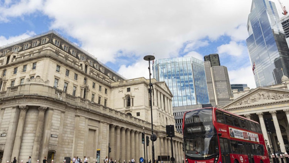 İngiltere Merkez Bankası'ndan 27 yılın en yüksek faiz artışı