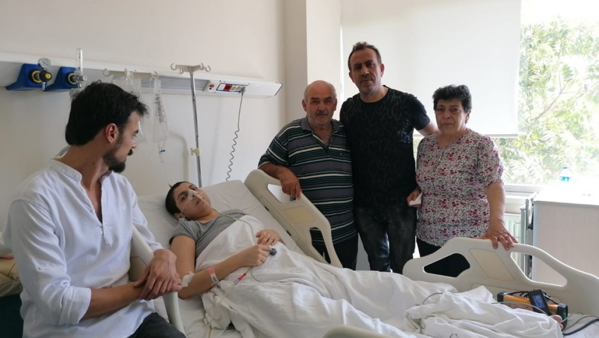 Haluk Levent'ten kanser hastası anne Dilara'ya ziyaret