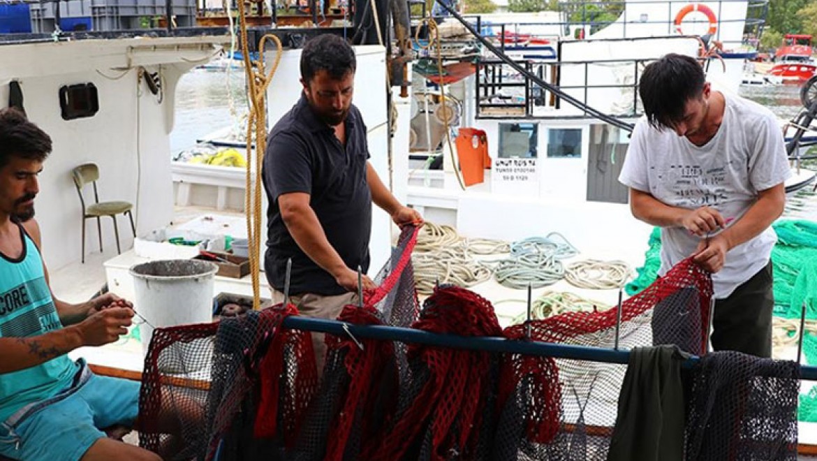 Tekirdağlı balıkçılar 'vira bismillah' demek için gün sayıyor