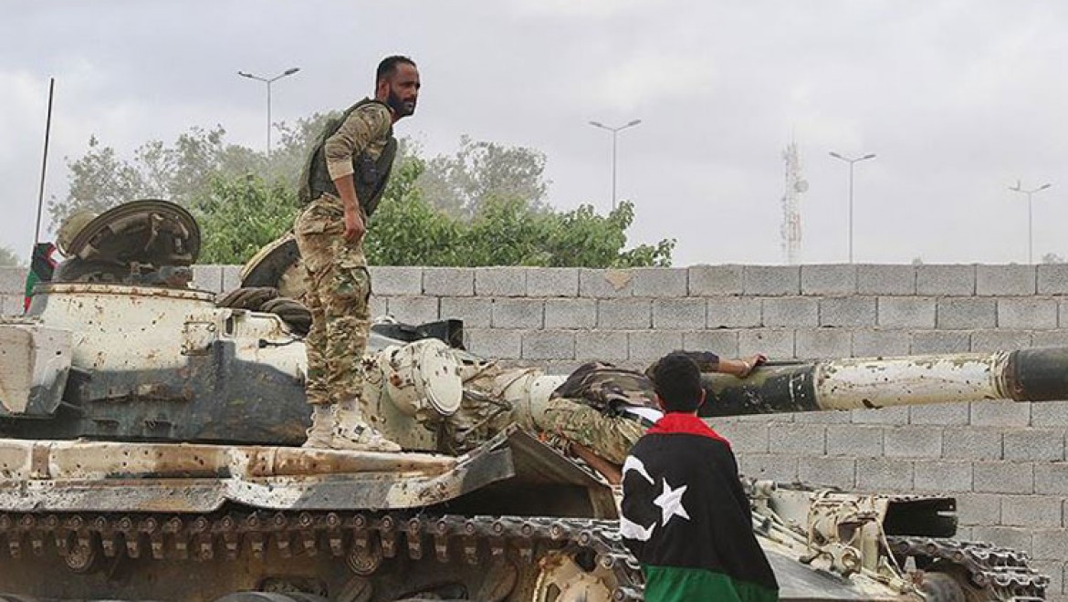 Libya Ordusu başkentin güneyindeki Trablus Havalimanı'na ilerliyor