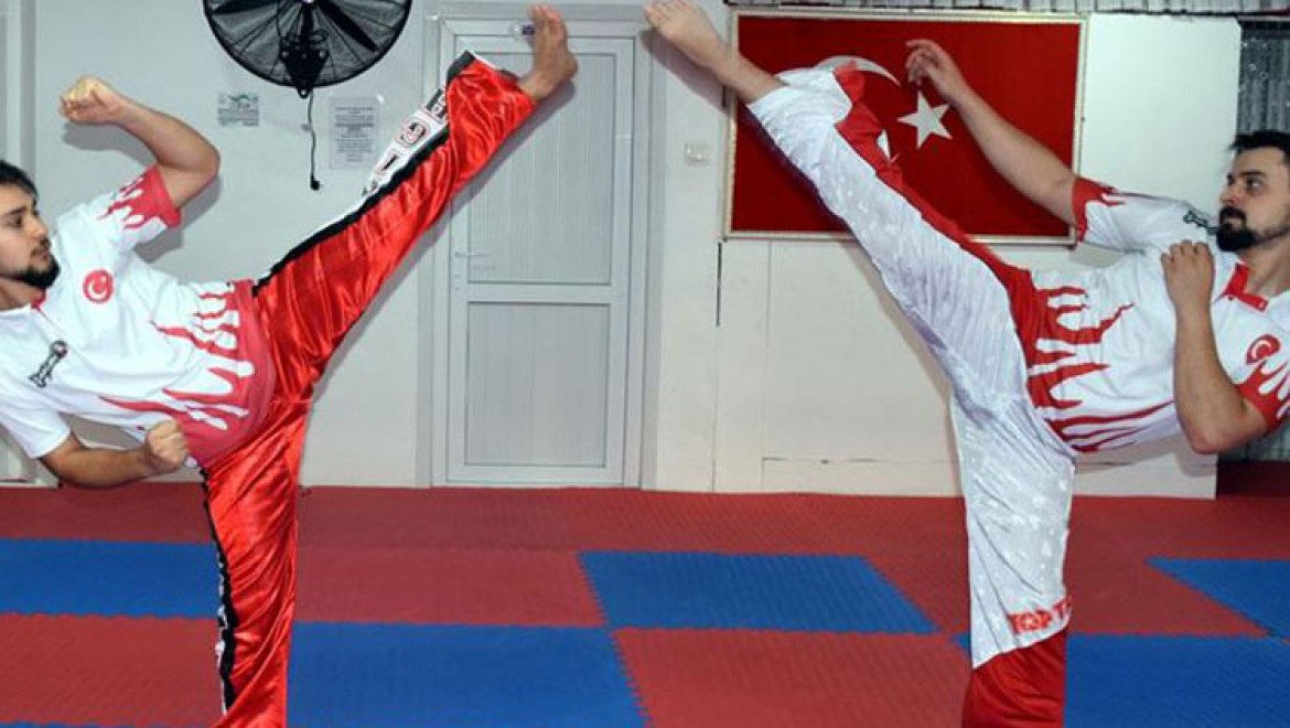 Milli kick boksçu kardeşler turnuvalara hazırlanıyor