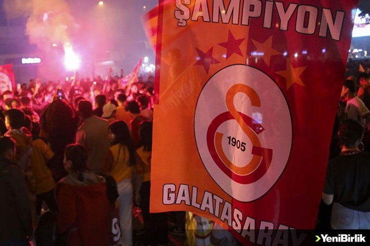 Galatasaray taraftarları şampiyonluğu kutladı