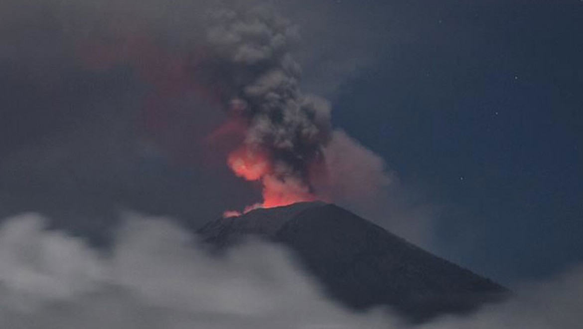 Japonya'da yanardağ patlaması
