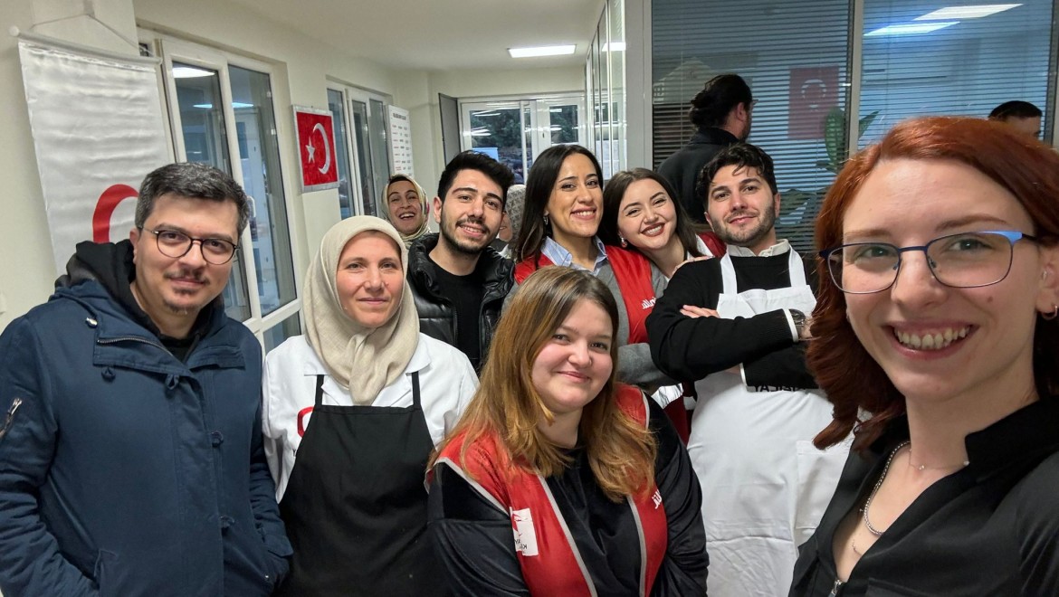 TikTok Türkiye'den Kızılay Pendik Aş Evi'nde bin kişilik iftar yemeği