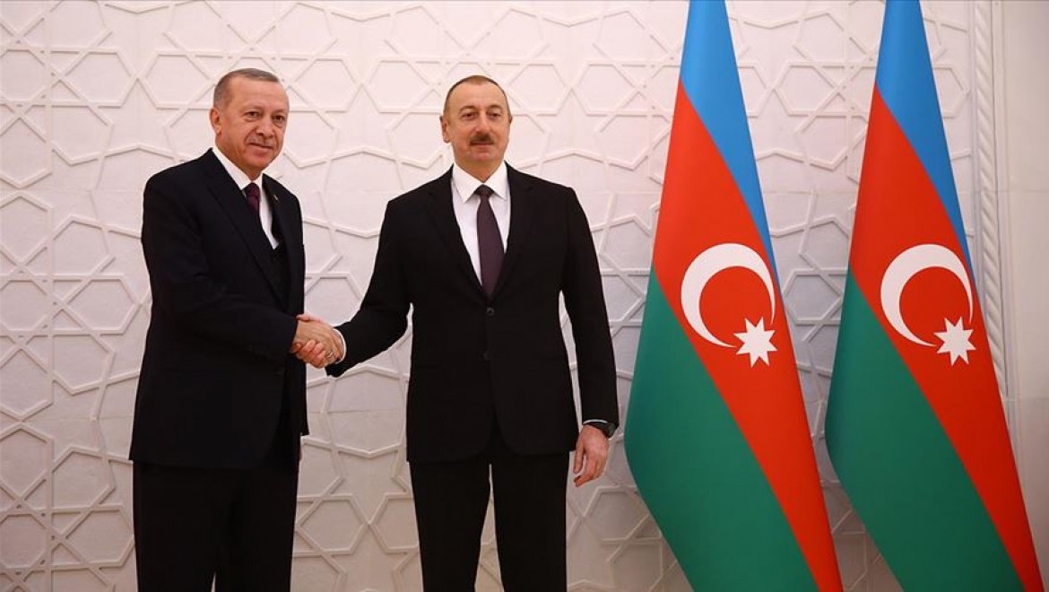 Cumhurbaşkanı Erdoğan Aliyev tarafından resmi törenle karşılandı