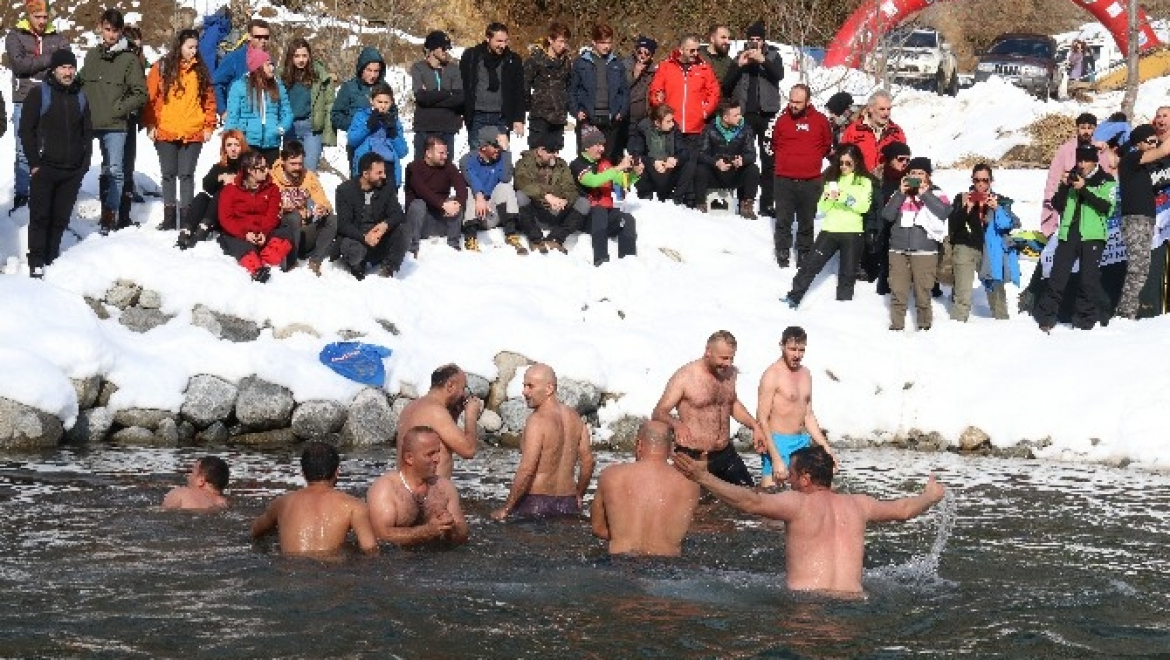 Kaçkar Dağları Milli Parkı'nda yüzme şenliği düzenlendi