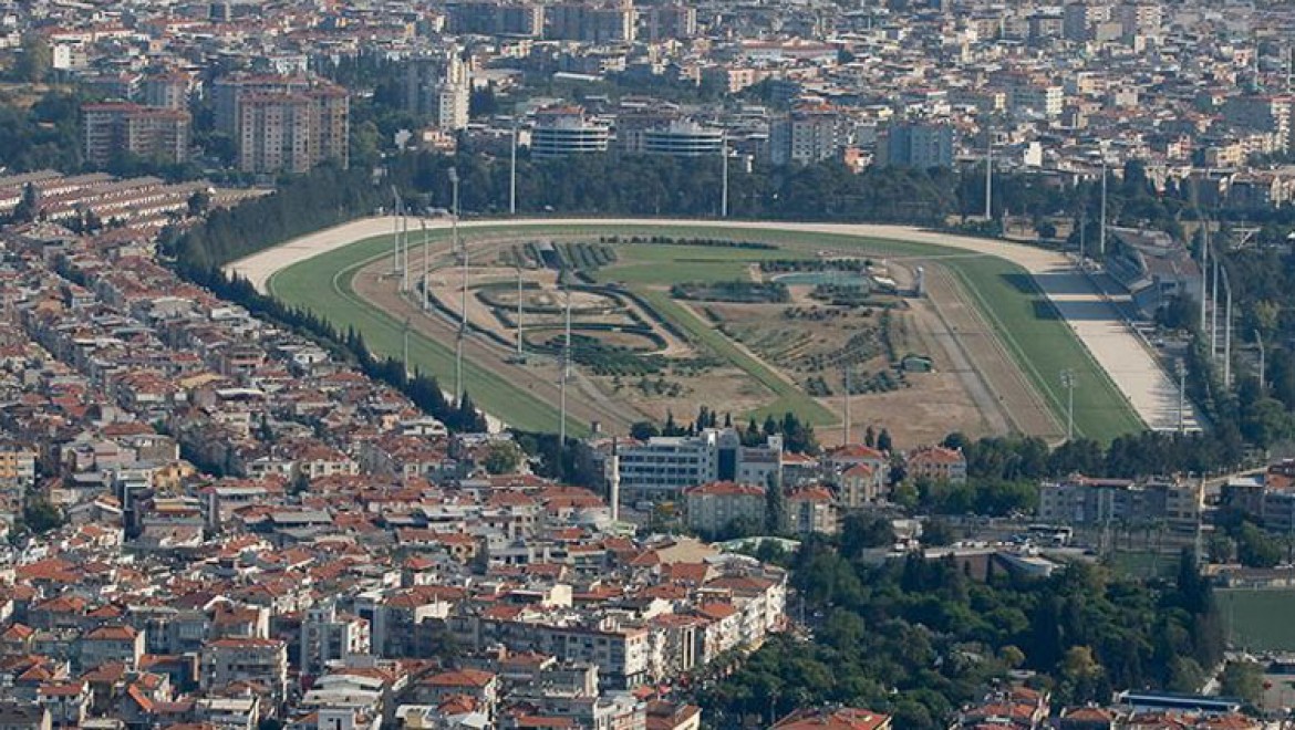TJK İzmir'deki depremin ardından Şirinyer Hipodromu'nu halkın kullanımına açtı