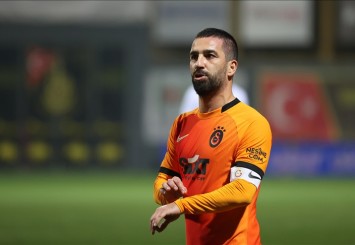 Galatasaray, Arda Turan'a jübile düşünüyor