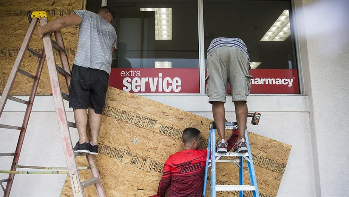 ABD, Ian Kasırgası'na karşı hazırlıklarını tamamlamaya çalışıyor