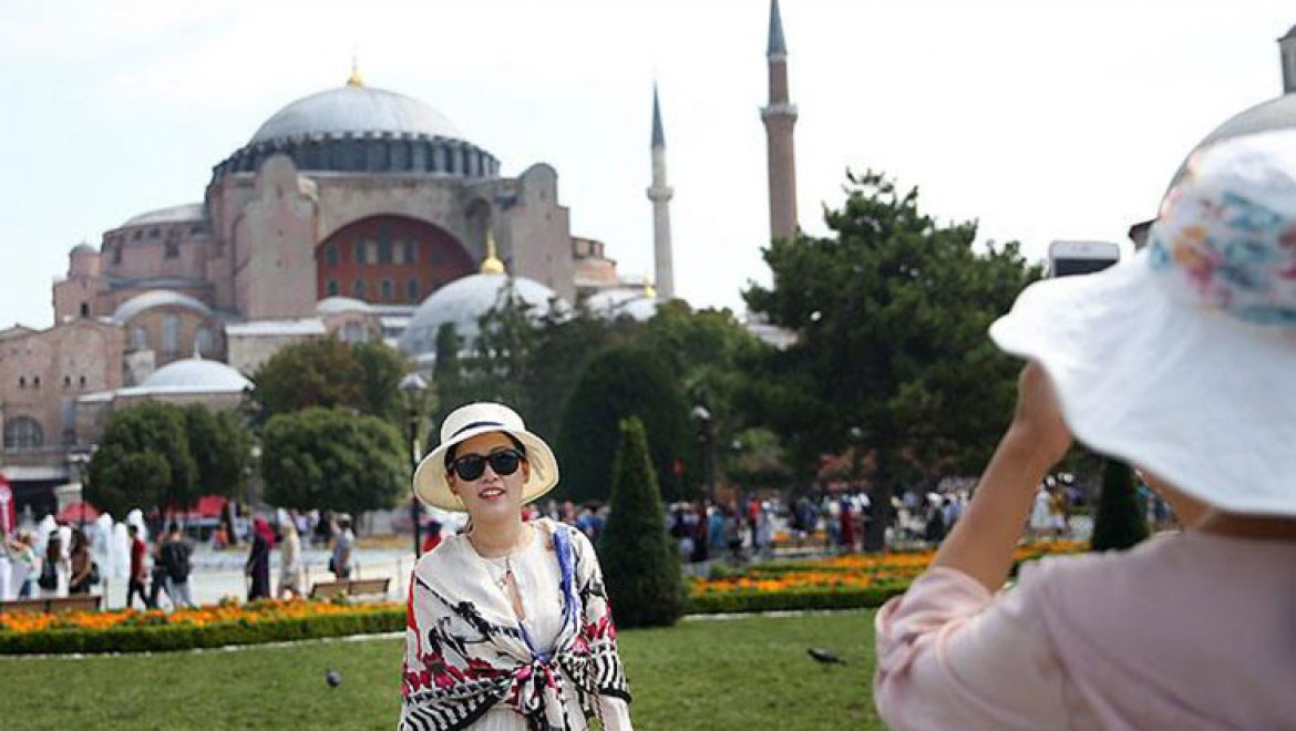 Turistler en çok Antalya ve İstanbul'u tercih etti