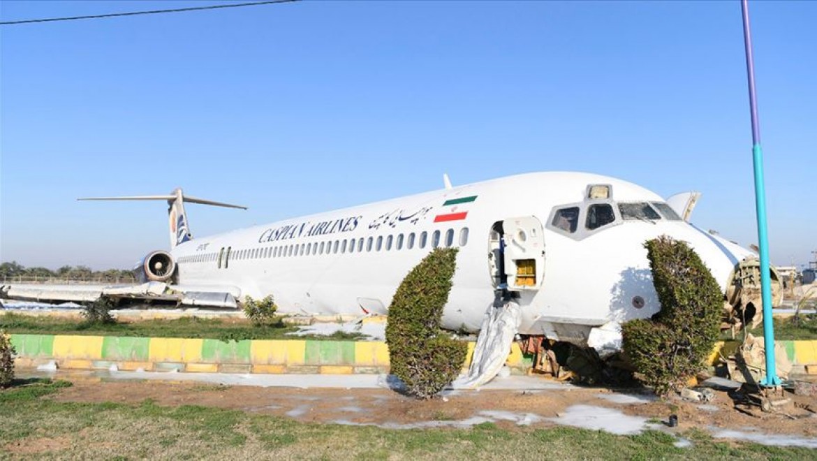 İran'da yolcu uçağı iniş sırasında pistten çıktı