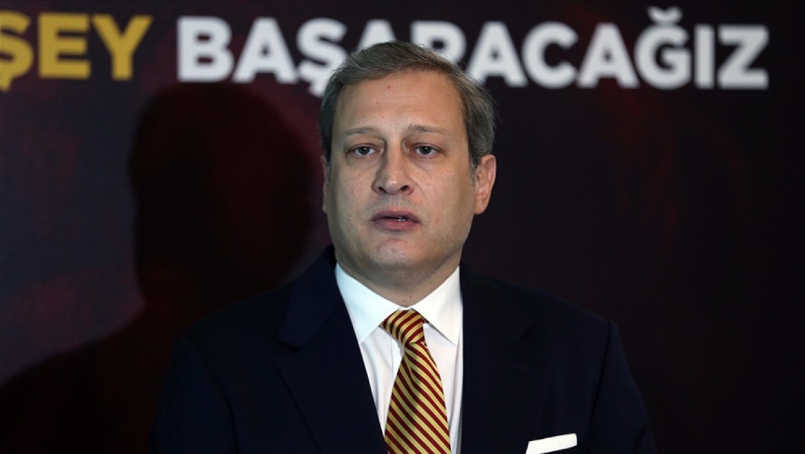 Galatasaray Kulübü Başkanı Burak Elmas, Fatih Terim'in yarın göreve başlayacağını açıkladı