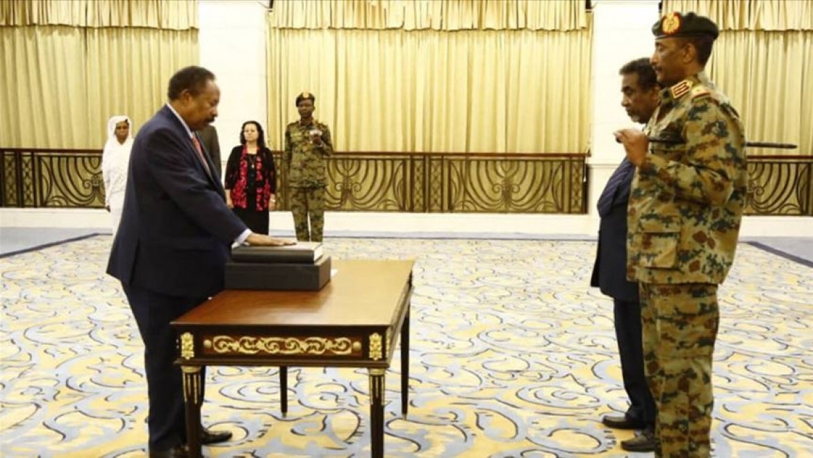 Sudan'da geçiş dönemi başbakanı Hamadok yemin etti