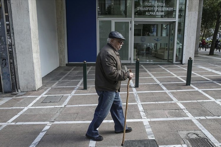 Yunanistan'da nüfus azalıyor ve yaşlanıyor