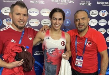 Buse Tosun Çavuşoğlu, Dünya Güreş Şampiyonası'nda Türkiye'ye olimpiyat kotası kazandırdı