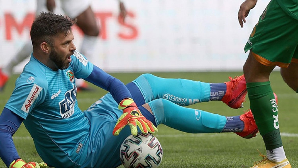 Alanyaspor'un kalecisi Marafona, Beşiktaş yenilgisinden dolayı özür diledi