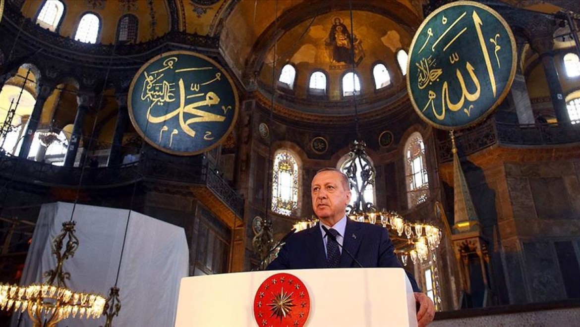 Cumhurbaşkanı Erdoğan Ayasofya'nın ibadete açılmasına ilişkin kararnameyi imzaladı