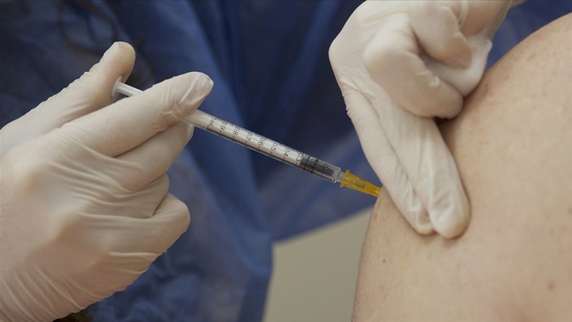 Kovid-19'la mücadele kapsamında son 24 saatte uygulanan aşı miktarı 500 bin dozu aştı