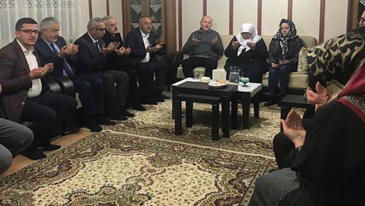 İçişleri Bakanı Soylu Isparta'da taziye ziyareti yaptı