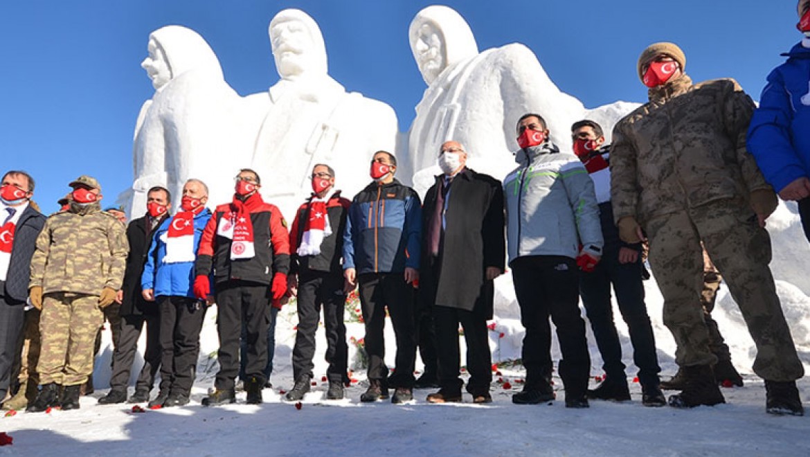'Sarıkamış şehitleri' anısına yapılan kardan heykeller açıldı