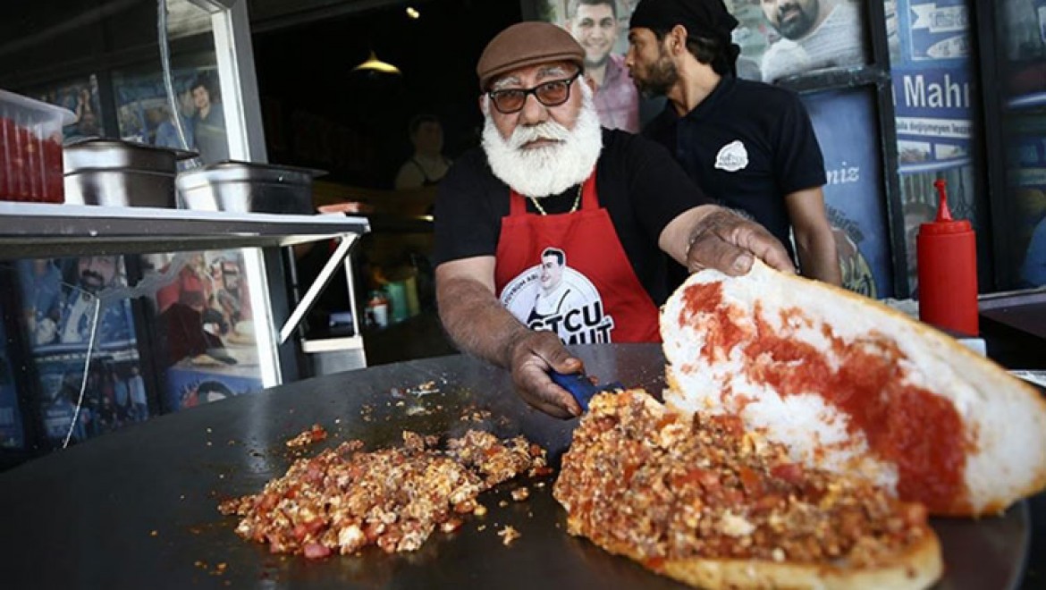Lezzet tutkunlarının gözdesi Adana'nın 'ütü tostu'