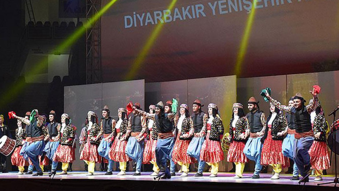 'Anadolu Ateşi' Diyarbakır'da sahne aldı