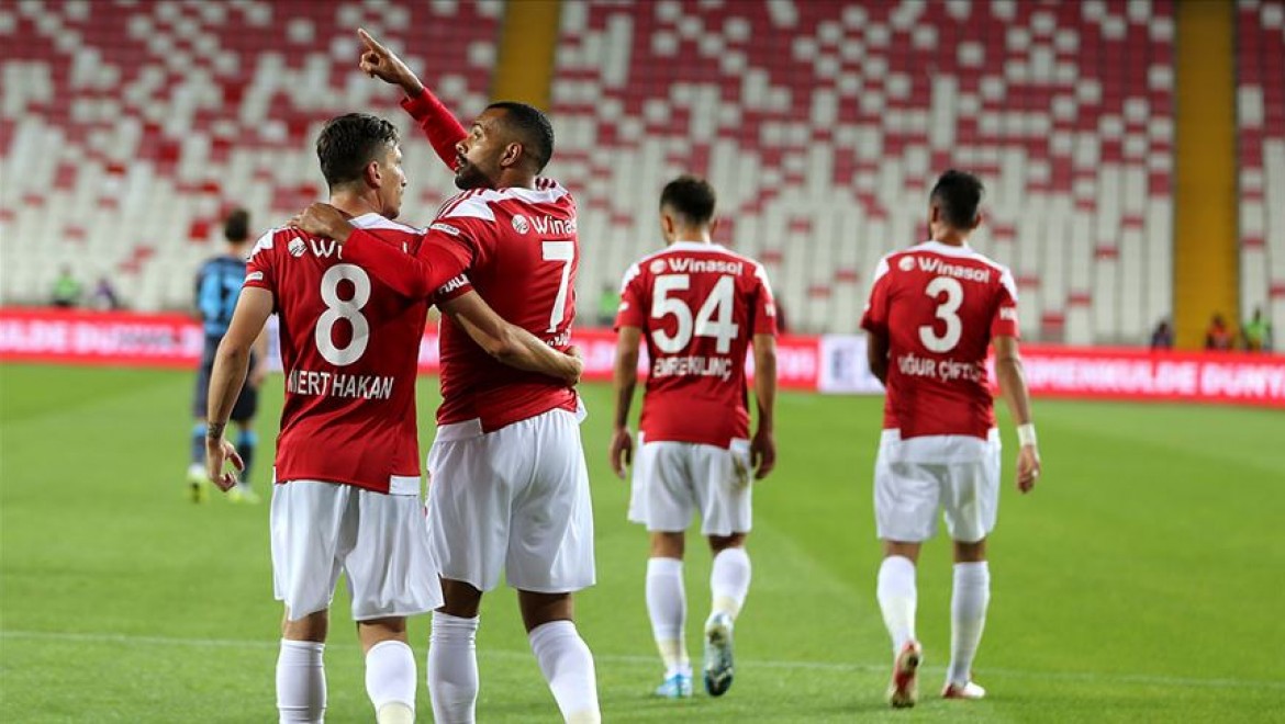 Sivasspor Trabzonspor'u uzatmalarda devirdi