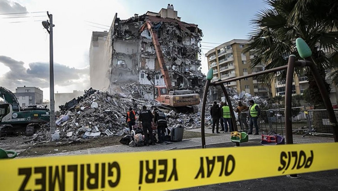 İzmir'deki depremde yıkılan binalarla ilgili 22 gözaltı kararı
