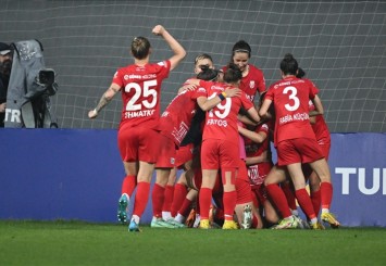 Turkcell Kadın Futbol Süper Ligi'nde şampiyon Ankara Büyükşehir Belediyesi FOMGET
