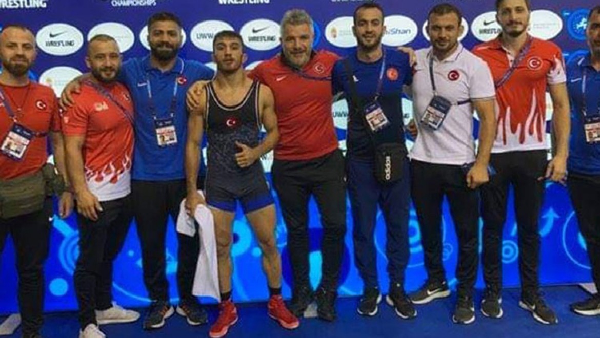 Türkiye, Dünya Yıldızlar Güreş Şampiyonası'nı 2'si altın 8 madalyayla tamamladı