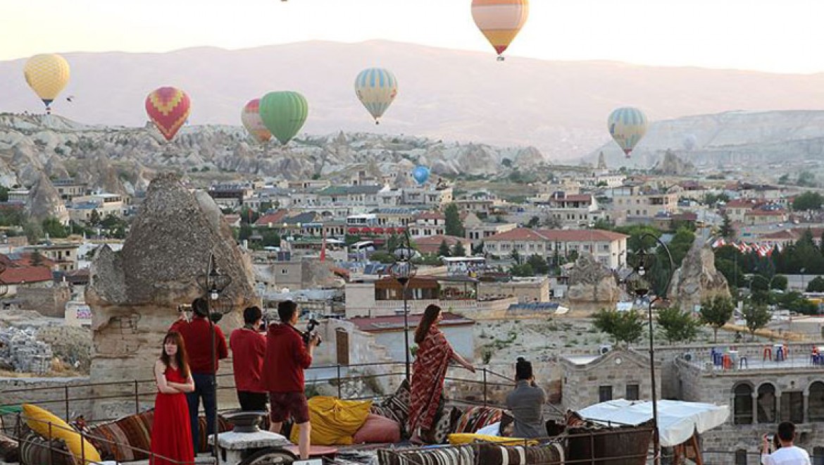 Kapadokya'da balonlar 'dekor' teraslar 'stüdyo' oldu