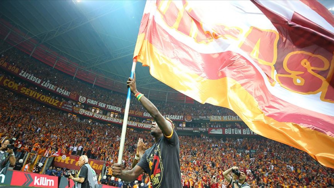 Galatasaray'dan krizler arasında çifte kupa