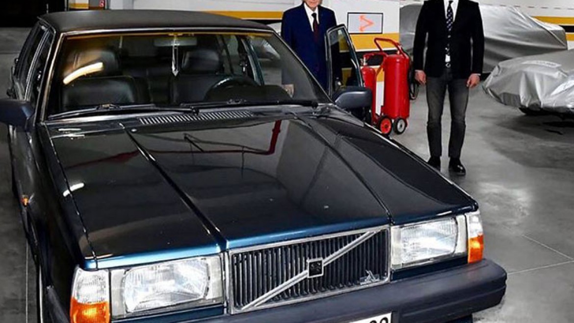 MHP Genel Başkanı Bahçeli 'BJK' plakalı aracını hediye etti