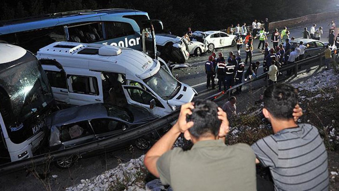 Bayram Tatilinin İlk Gününde Trafik Kazaları 19 Can Aldı